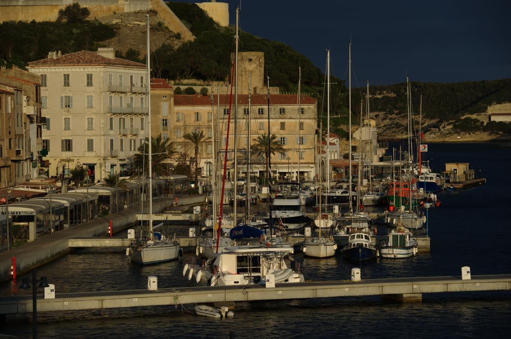 Les Appartements Du Port Bonifacio  Bagian luar foto